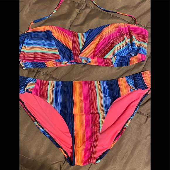 Bikini - Picture 1 of 3